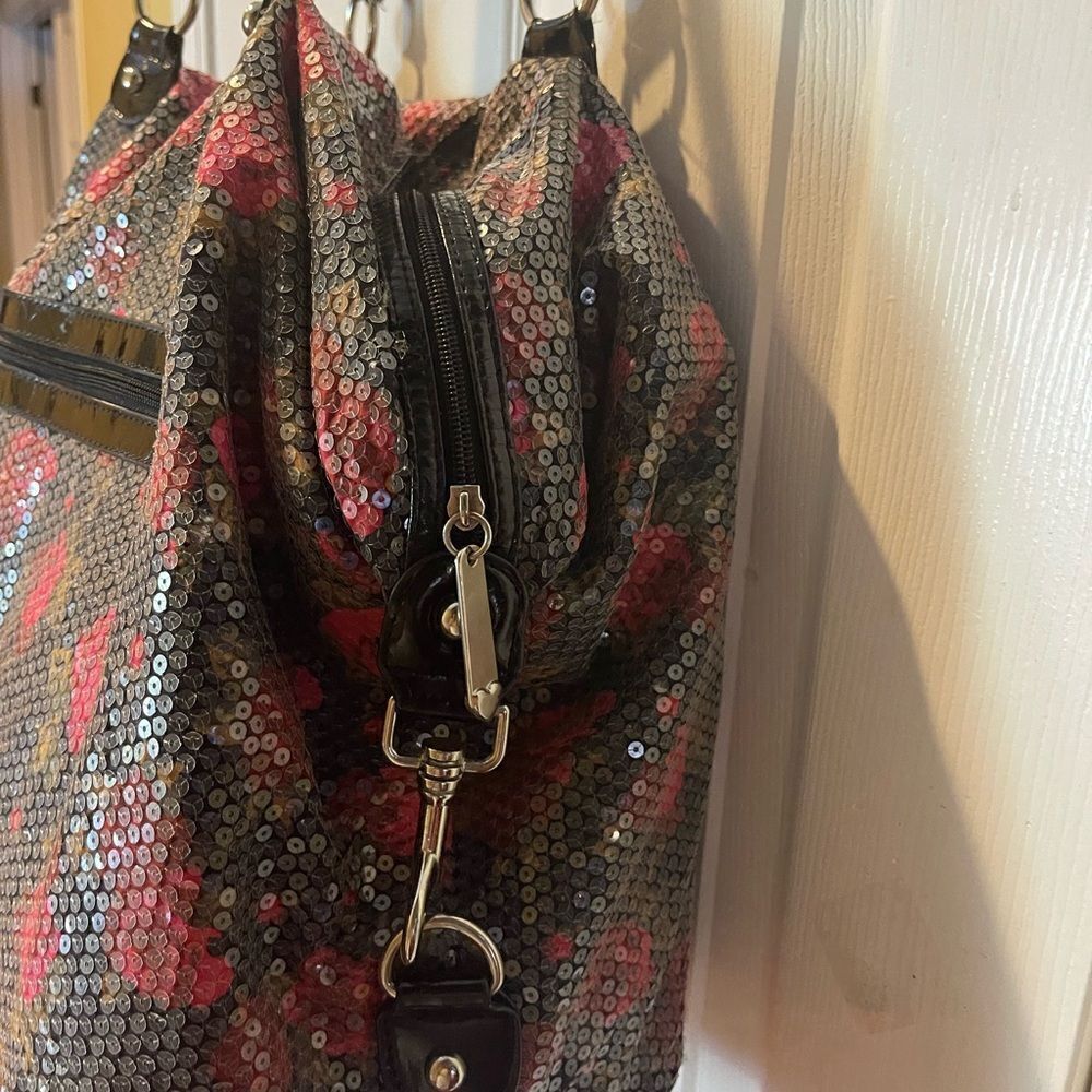 BETSEY JOHNSON Full SEQUINS RED ROSES Tote HOBO  Weekender Bag - Picture 7 of 16